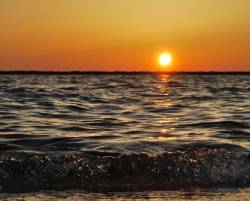 কুরআন কি সূর্য পঙ্কিল জলাশয়ে অস্ত যাবার কথা বলে? কুরআন কি পৃথিবীকে সমতল বলে?