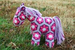 পুতুল খেলার হাদিসে কি আয়িশা (রাঃ) বয়ঃসন্ধিতে পৌঁছেছিলেন? নয় বছরে বয়ঃসন্ধিতে পৌঁছেছিলেন?