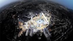 বাইতুল মামুর কী করে আসমানে কাবা ঘরের ঠিক উপরে থাকতে পারে যেখানে পৃথিবী নিজ অক্ষের উপরে ঘুরছে?